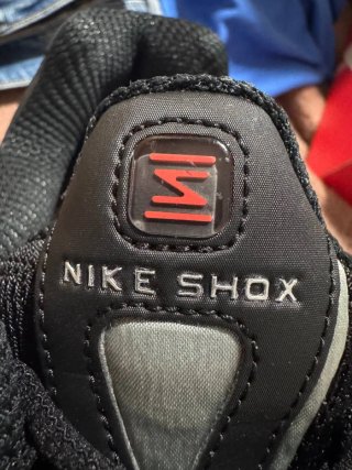 Nike Shox R4 Plata y Rojo