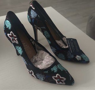 Zapatos de salón Marypaz bordados talla 37