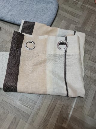 Tende beige e marrone con occhielli