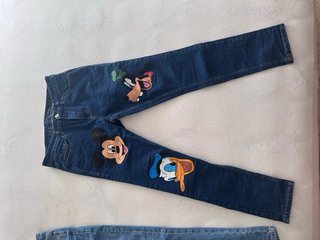 Pantalones vaqueros pintados a mano