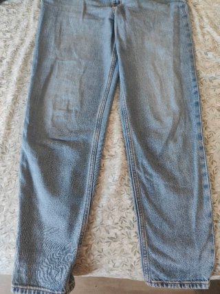 Pantalón Levi's Mom Jeans Talla 28
