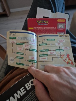 Caja Pokémon Rojo Edición con Guía del entrenador