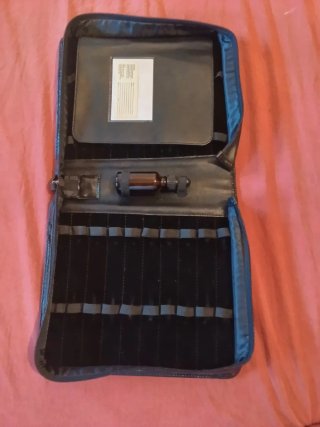 Estuche Flores de Bach de piel para 40 botellas