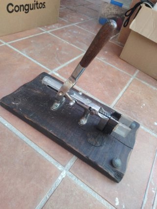 Abridor de vino de pared