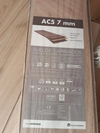 Suelo laminado roble 3 cajas (8.5m2)