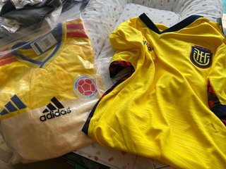 Camisetas de Ecuador y colombia
