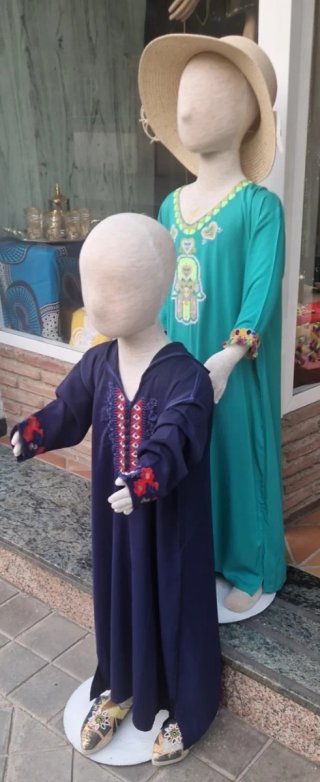 4 Maniquíes: 2 mujer, 2 niño