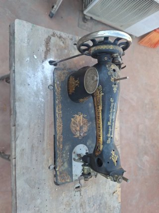 Máquina de coser Singer antigua