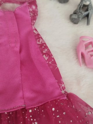 Vestido y accesorios Barbie