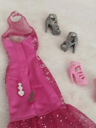 Vestido y accesorios Barbie