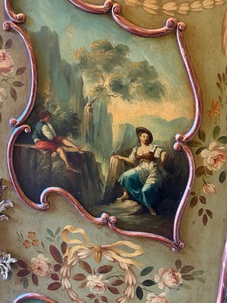 Armario antiguo pintado a mano