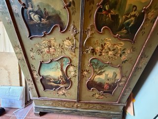 Armario antiguo pintado a mano