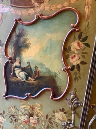 Armario antiguo pintado a mano