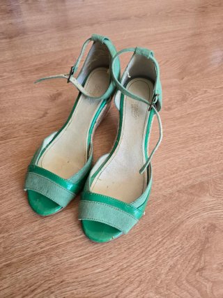 Sandalias verdes cuña