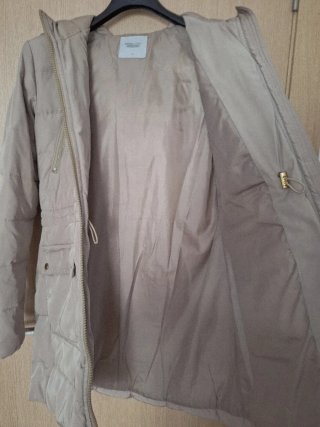 Plumón auténtico, beige con capucha y pelo
