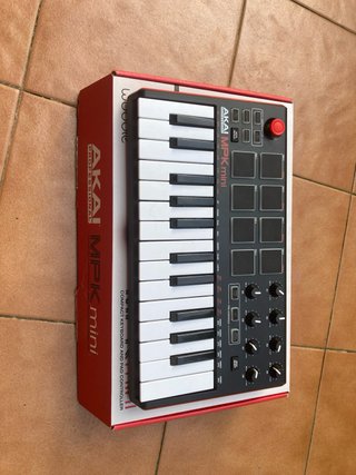 AKAI MPK Mini + caja original | Como nuevo