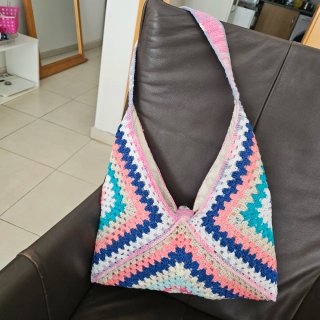 Bolso tejido a mano multicolor