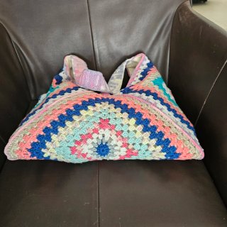 Bolso tejido a mano multicolor