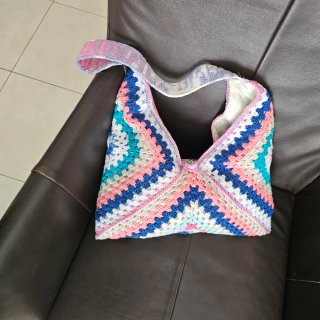 Bolso tejido a mano multicolor