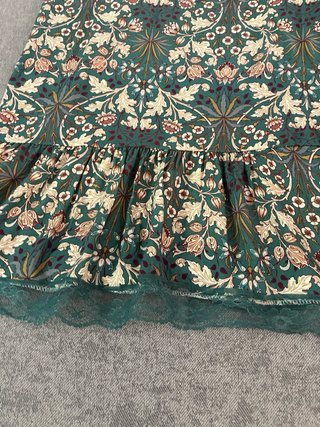 Vestido mini floral con encaje