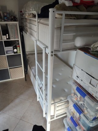 Litera metálica blanca