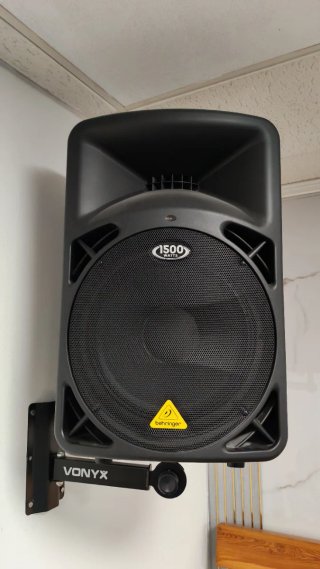 Altavoz Behringer