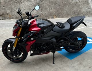 Suzuki GSX-S1000 Naked Moto