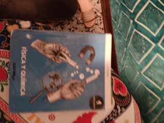 Libros de primero de bachillerato ciencias  debajo