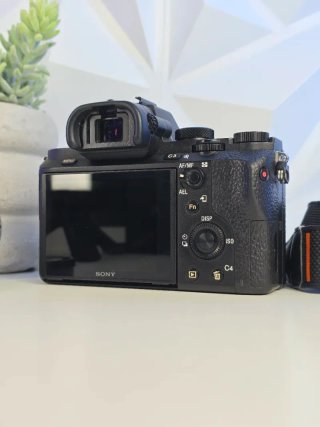 Sony A7 II con objetivo Kit 28-70mm + Extras