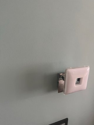 Aplique de pared plateado y blanco
