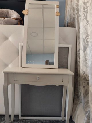 Recibidor blanco de madera
