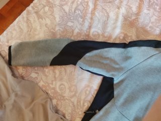 Chaqueta Puma gris y negra con capucha para niño