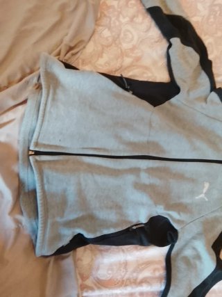 Chaqueta Puma gris y negra con capucha para niño