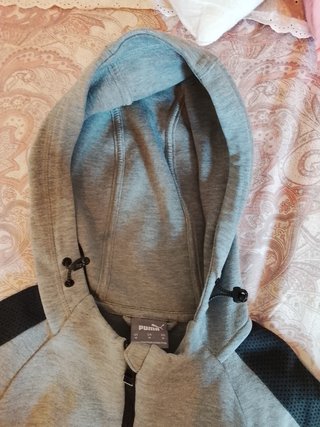 Chaqueta Puma gris y negra con capucha para niño