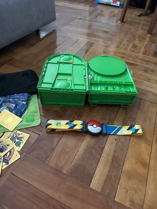 Mochila Pokémon con cartas y cinturón