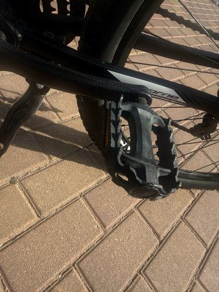 Bicicleta de montaña negra