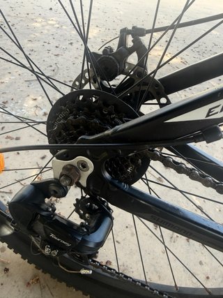 Bicicleta de montaña negra