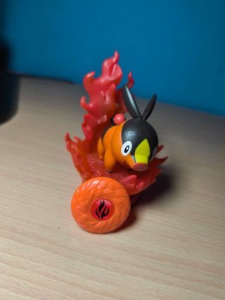 Figura Pokémon con Altar de Fuego
