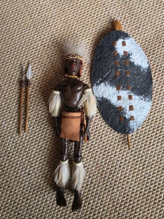 Madelman Guerrero Zulu con Escudo y Lanzas
