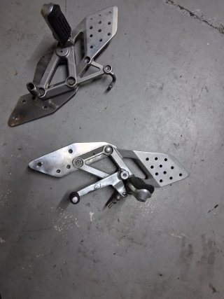 Estriberas retrasadas de moto cbr 600f