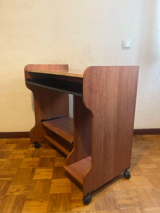 Mesa Ordenador Vintage con Ruedas