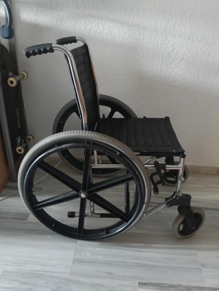 Silla de ruedas manual plegable
