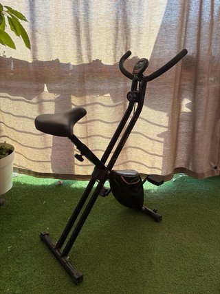 Bicicleta estática con pantalla digital