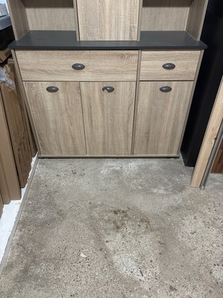 Mueble de madera y gris