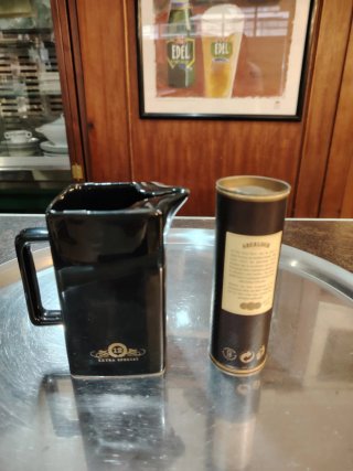 Jarra Johnnie Walker y Bote Aberlour 10 Años