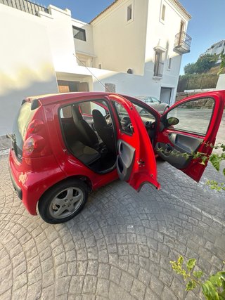 Peugeot 107 1.0 AUTOMATICO (Toyota)