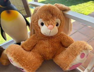 Lote 2 peluches y pingüino de goma