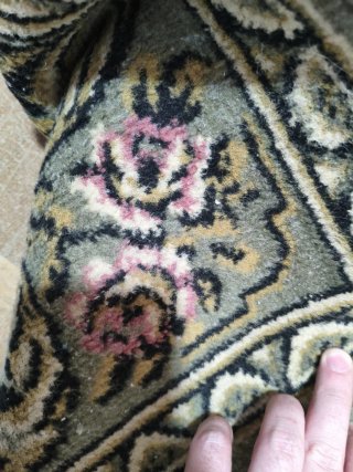 Alfombra de lana verde y rosa