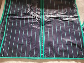 Fundas de ropa impermeables azul y verde