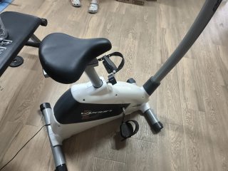 Bicicleta Estática BH para reparar piezas